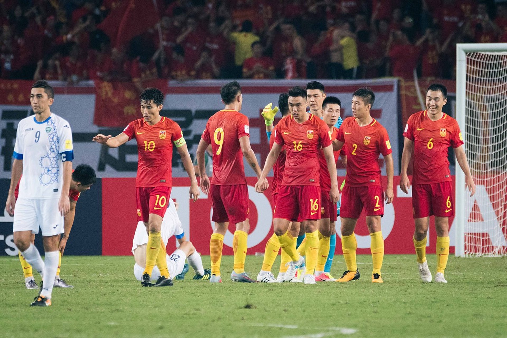 包含国家队实力赢下比赛，成功晋级半决赛的词条