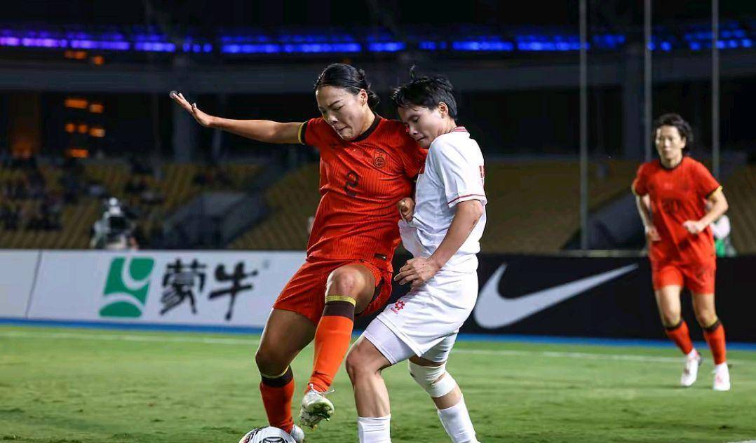 中国女足明星球员在赛场上大放异彩