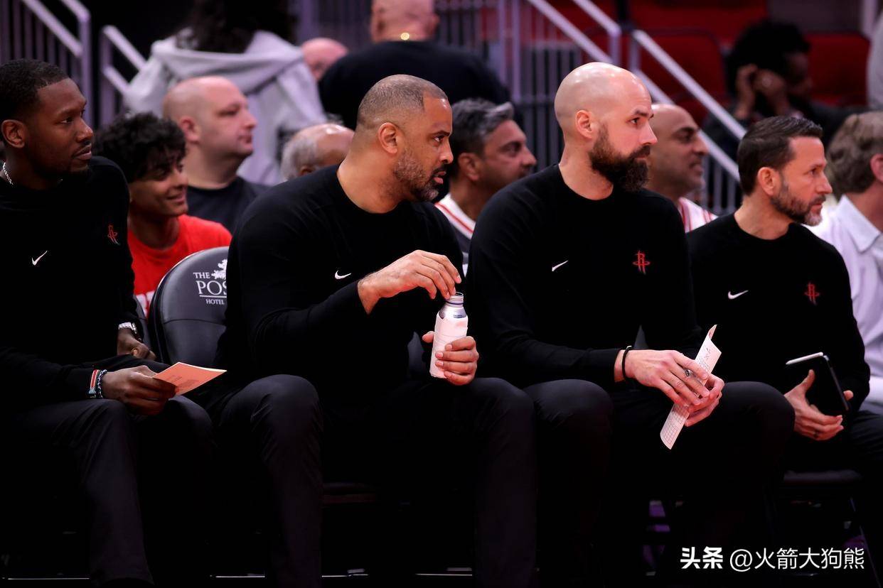 包含火箭队宣布解雇主帅德安东尼的词条