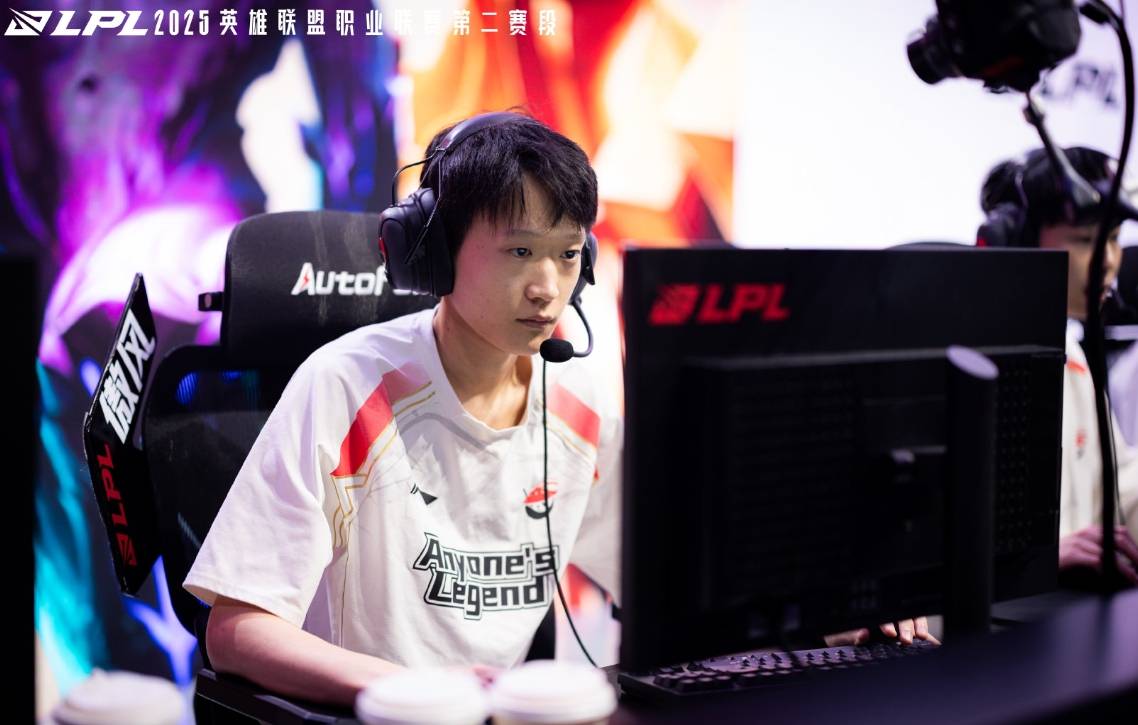 关于LPL：Knight与Elk关键发挥击杀Shanks，随后AL拿下听牌龙的信息