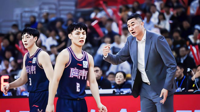 广东宏远队遭遇福建队，胜算差距不容小视(广东宏远队高清合照)