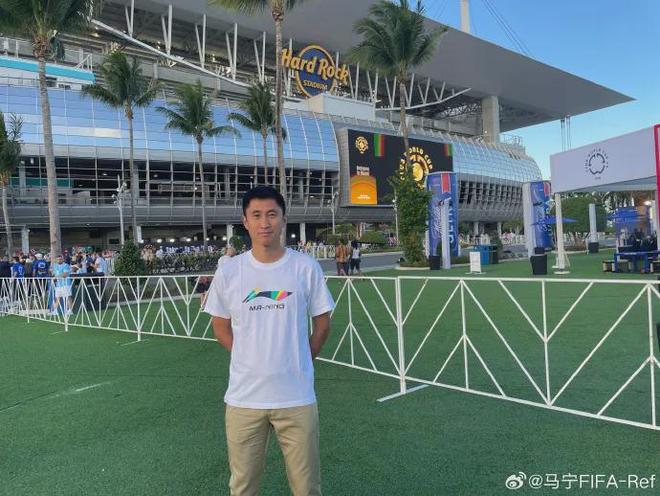 世俱杯首现裁判佩戴执法记录仪俩中国裁判入选