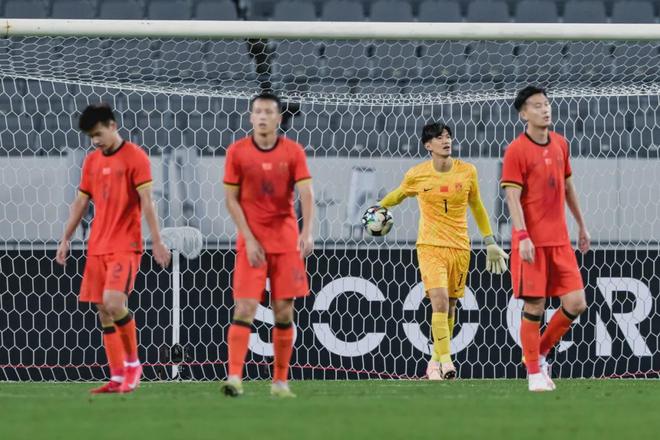 东亚杯-张玉宁失单刀国足0-2不敌日本遭两连败